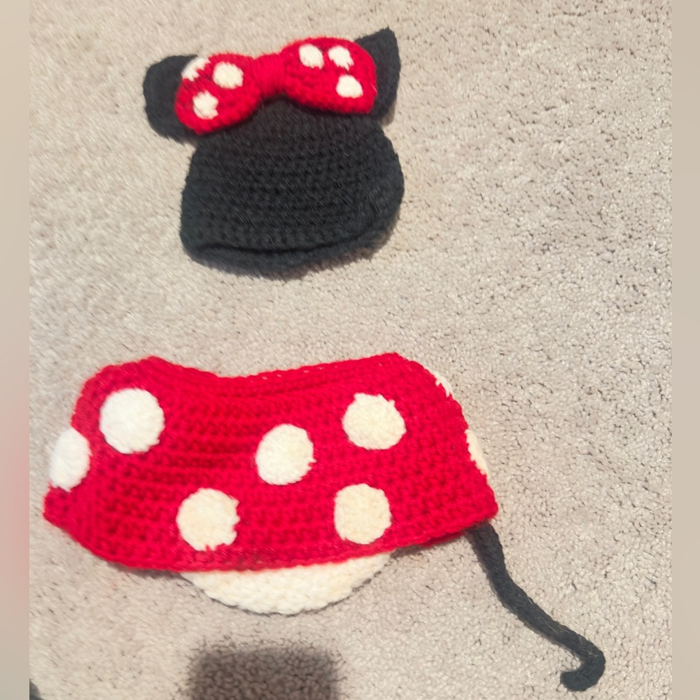 Minnie Mouse baby crochet outfit.